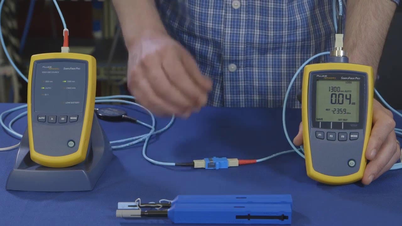 Fluke FTK1000 Multimode Fibre Optic Light Source and Meter - Image 3